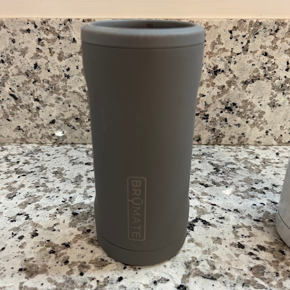 BRUMATE Skinny can cooler